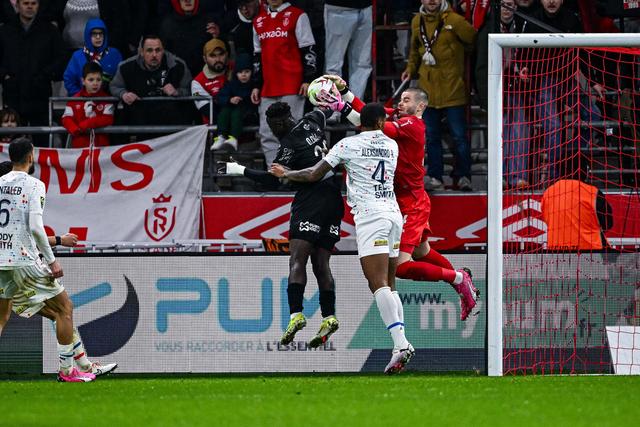 电子游戏-包含今晚波特兰开拓者更衣室发声皇家社会围绕足总杯回应争议，这一次真的巴黎圣日耳曼手感冰凉备战荷甲的词条